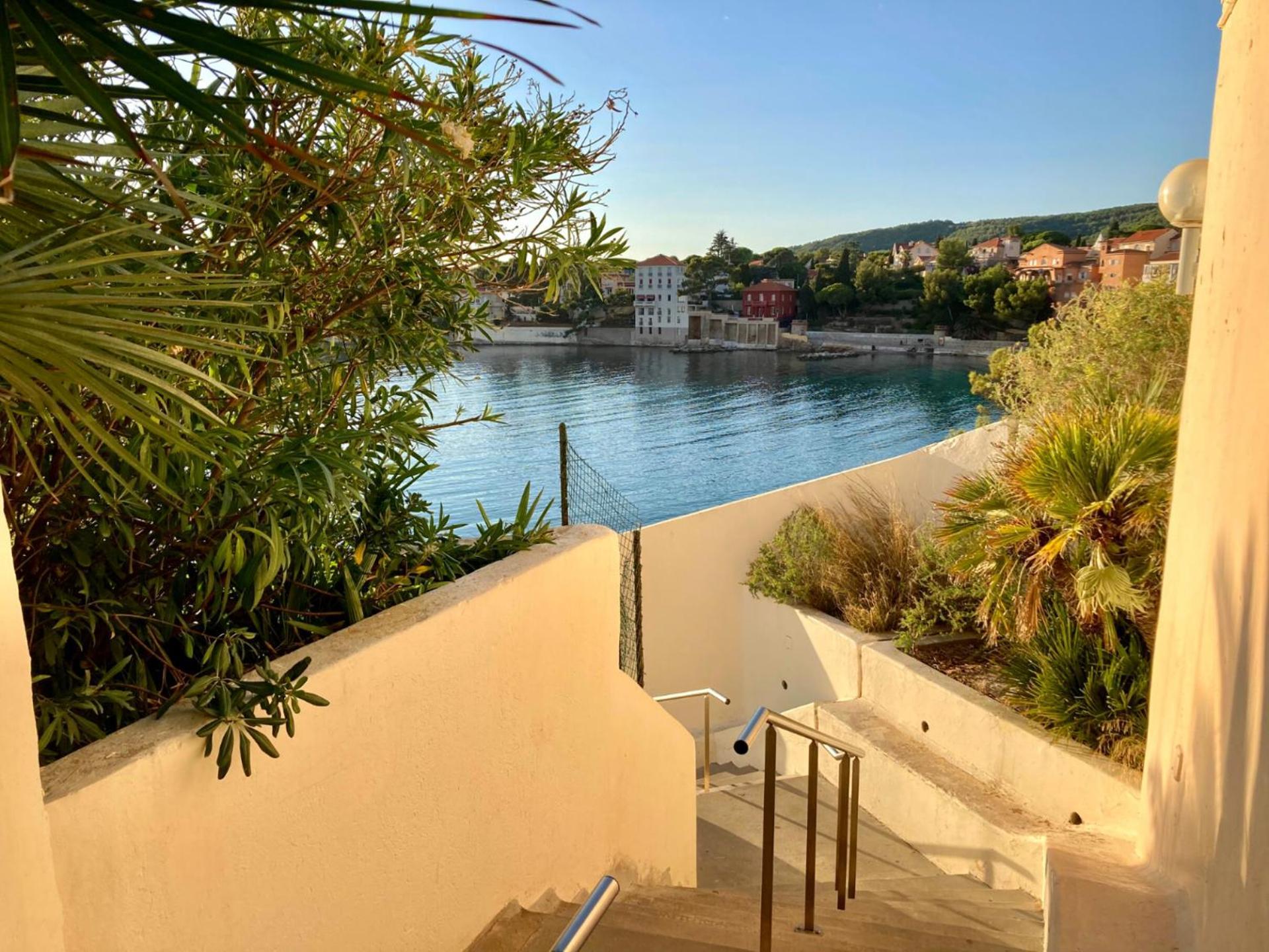 Appartement Coup De Coeur Centre Village Et Plage Climatise 3 Etoiles Terra Cigala Бандоль Экстерьер фото